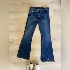 MOTHER Weekender Fray (Size 30) - Dark Wash